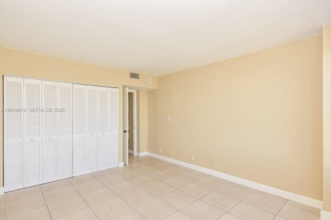 Copropriété à louer à Miami, Floride: 2 chambres, 113.25 m2 № 2169484 - photo 13