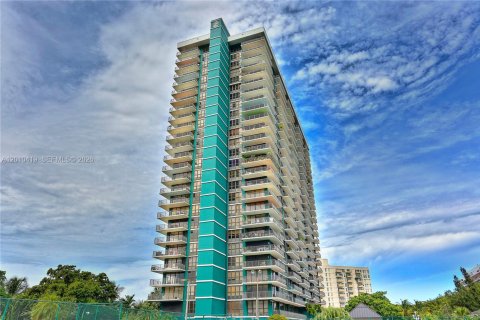 Copropriété à louer à Miami, Floride: 2 chambres, 113.25 m2 № 2169484 - photo 2