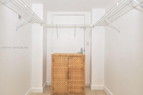 Copropriété à louer à Miami, Floride: 2 chambres, 113.25 m2 № 2169484 - photo 12
