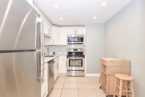 Copropriété à louer à Miami, Floride: 2 chambres, 113.25 m2 № 2169484 - photo 4