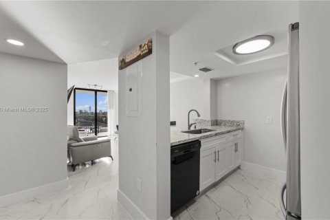 Condominio en venta en Miami, Florida, 2 dormitorios, 81.1 m2 № 1950114 - foto 9