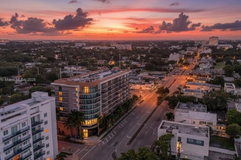 Condominio en venta en Miami, Florida, 2 dormitorios, 81.1 m2 № 1950114 - foto 1