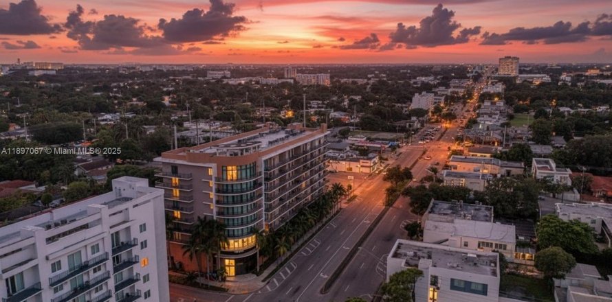 Condominio en Miami, Florida, 2 dormitorios  № 1950114