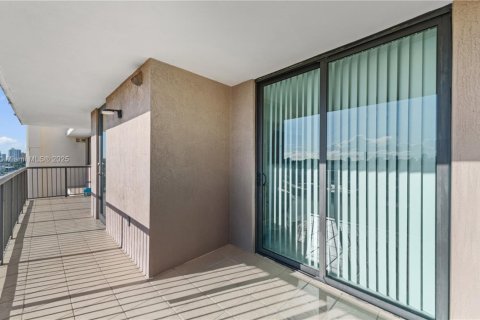 Condominio en venta en Miami, Florida, 2 dormitorios, 81.1 m2 № 1950114 - foto 23
