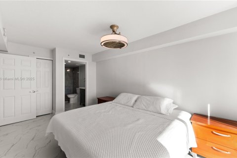 Condominio en venta en Miami, Florida, 2 dormitorios, 81.1 m2 № 1950114 - foto 13