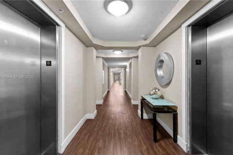 Condominio en venta en Miami, Florida, 2 dormitorios, 81.1 m2 № 1950114 - foto 25