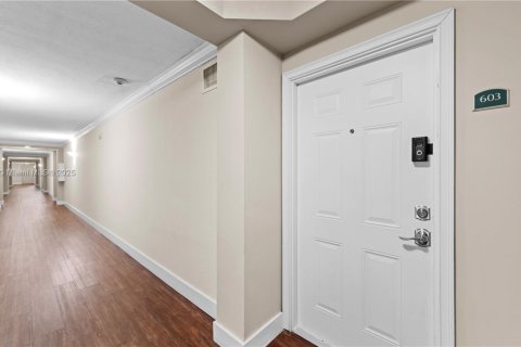 Condominio en venta en Miami, Florida, 2 dormitorios, 81.1 m2 № 1950114 - foto 26