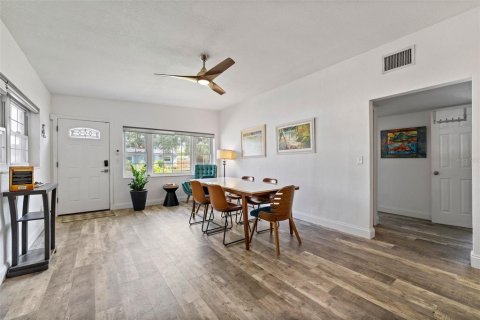 House in Orlando, Florida 2 bedrooms, 120.03 sq.m. № 1732197 - photo 10