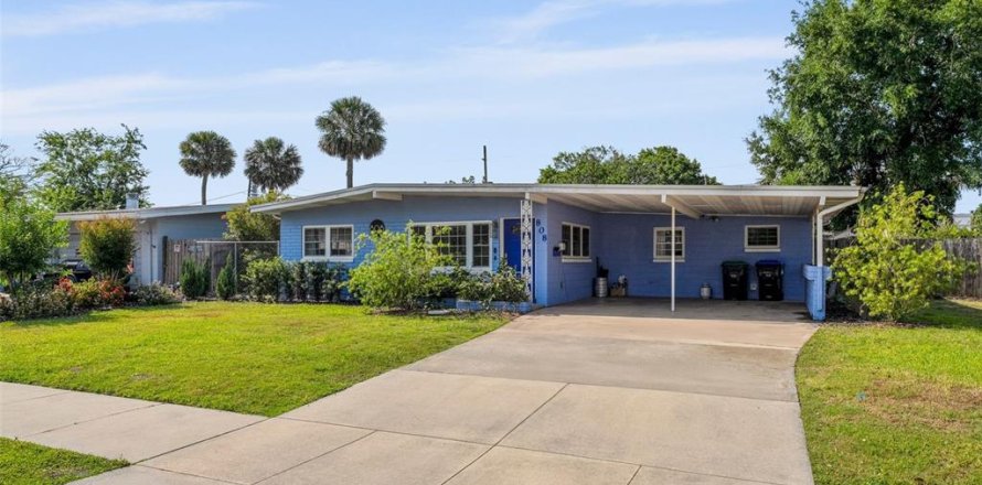 House in Orlando, Florida 2 bedrooms, 120.03 sq.m. № 1732197