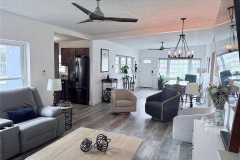 House in Orlando, Florida 2 bedrooms, 120.03 sq.m. № 1732197 - photo 9