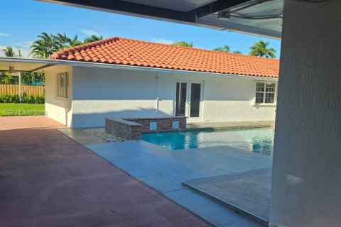 Villa ou maison à vendre à Miami, Floride: 5 chambres, 287.16 m2 № 2153318 - photo 8