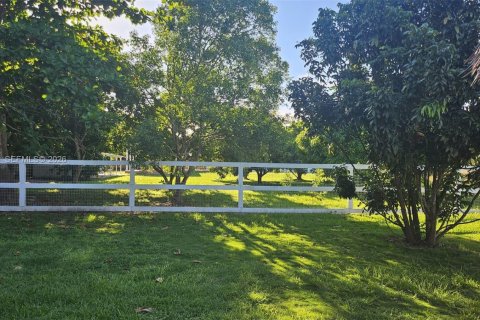 Villa ou maison à vendre à Miami, Floride: 5 chambres, 287.16 m2 № 2153318 - photo 3