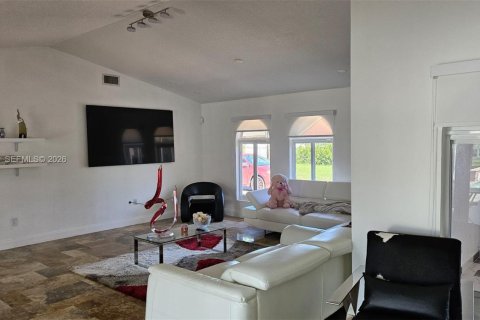 Villa ou maison à vendre à Miami, Floride: 5 chambres, 287.16 m2 № 2153318 - photo 13