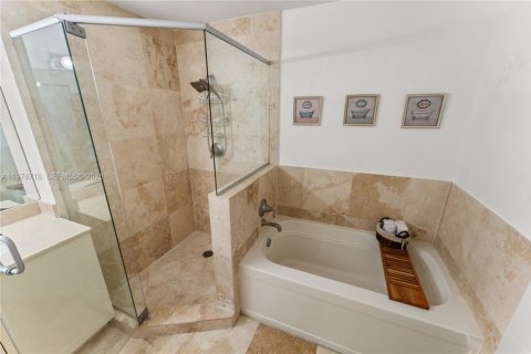 Купить кондоминиум в Майами, Флорида 2 спальни, 111.48м2, № 2045560 - фото 15