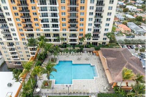 Купить кондоминиум в Майами, Флорида 2 спальни, 111.48м2, № 2045560 - фото 2
