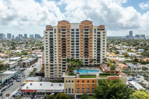 Кондоминиум с 2 спальнями в Майами, Флорида № 2045560