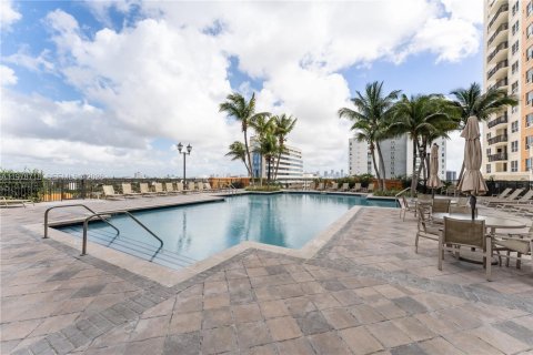 Купить кондоминиум в Майами, Флорида 2 спальни, 111.48м2, № 2045560 - фото 27