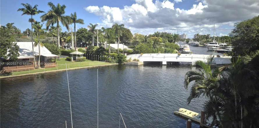 Condominio en Fort Lauderdale, Florida, 2 dormitorios  № 1954043