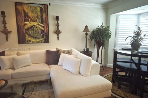 Condominio en venta en Fort Lauderdale, Florida, 2 dormitorios, 74.32 m2 № 1954043 - foto 2
