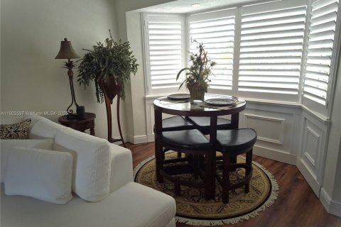 Condominio en venta en Fort Lauderdale, Florida, 2 dormitorios, 74.32 m2 № 1954043 - foto 4