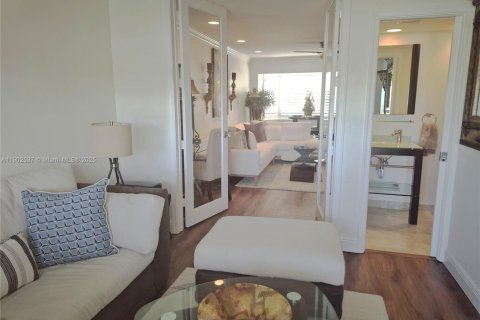 Condominio en venta en Fort Lauderdale, Florida, 2 dormitorios, 74.32 m2 № 1954043 - foto 16