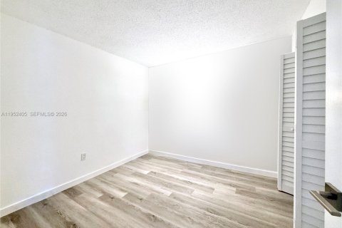 Купить кондоминиум в Майами, Флорида 2 спальни, 58.06м2, № 2153188 - фото 12