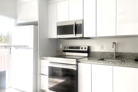 Купить кондоминиум в Майами, Флорида 2 спальни, 58.06м2, № 2153188 - фото 4
