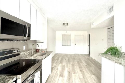 Купить кондоминиум в Майами, Флорида 2 спальни, 58.06м2, № 2153188 - фото 5