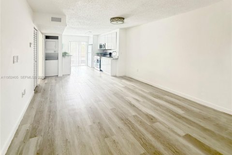 Купить кондоминиум в Майами, Флорида 2 спальни, 58.06м2, № 2153188 - фото 2
