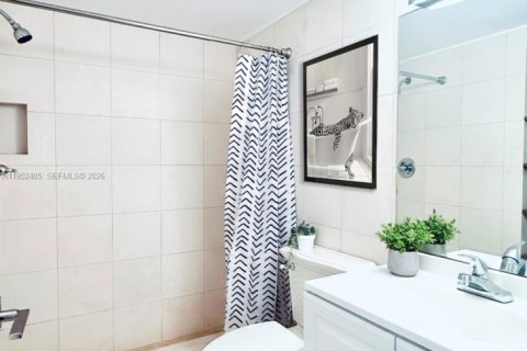 Купить кондоминиум в Майами, Флорида 2 спальни, 58.06м2, № 2153188 - фото 10
