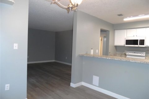 Condo in Leesburg, Florida, 2 bedrooms  № 1560572 - photo 7