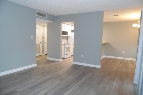 Condo in Leesburg, Florida, 2 bedrooms  № 1560572 - photo 8