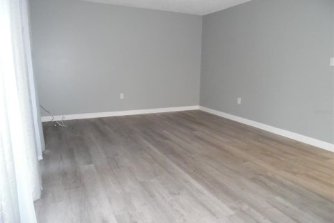 Condo in Leesburg, Florida, 2 bedrooms  № 1560572 - photo 4