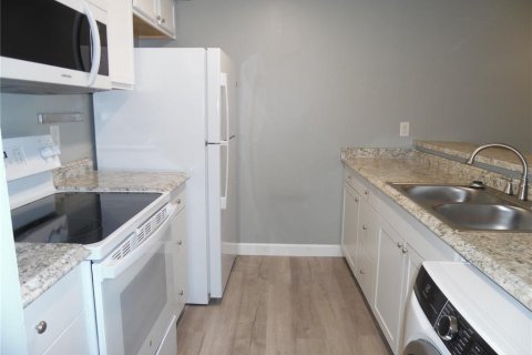 Condo in Leesburg, Florida, 2 bedrooms  № 1560572 - photo 10