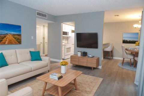 Condo in Leesburg, Florida, 2 bedrooms  № 1560572 - photo 9