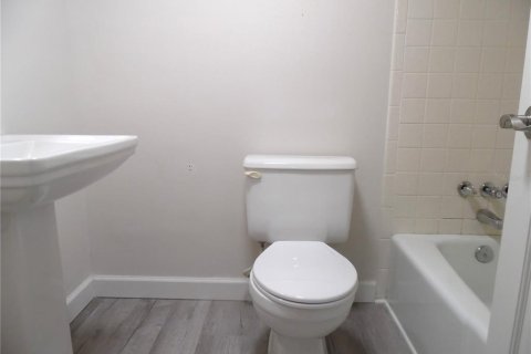 Condo in Leesburg, Florida, 2 bedrooms  № 1560572 - photo 21