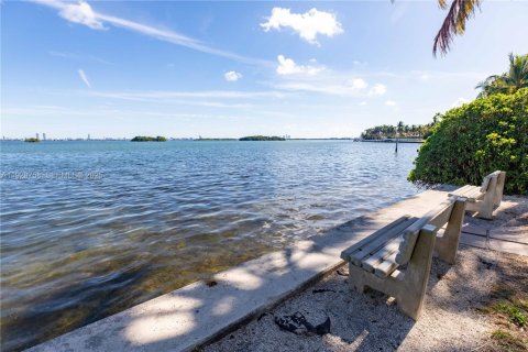 Снять в аренду кондоминиум в Майами, Флорида 1 спальня, 68.84м2, № 1987204 - фото 9