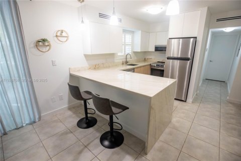 Снять в аренду кондоминиум в Майами, Флорида 1 спальня, 68.84м2, № 1987204 - фото 2