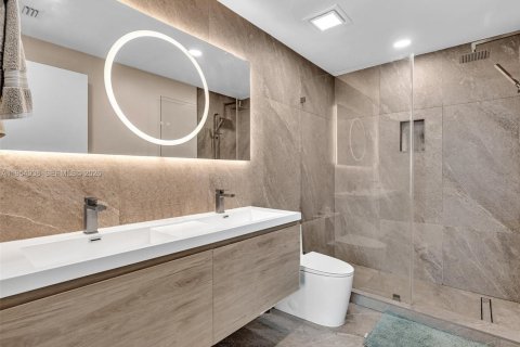 Condo in Aventura, Florida, 1 bedroom  № 2010328 - photo 17