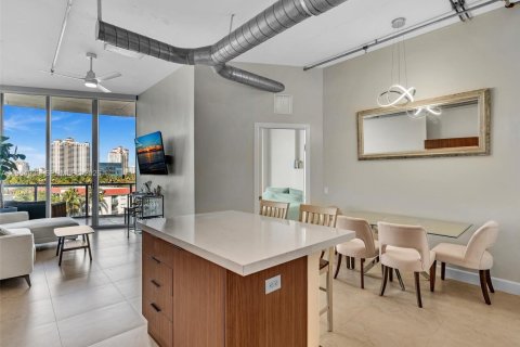 Condo in Aventura, Florida, 1 bedroom  № 2010328 - photo 4