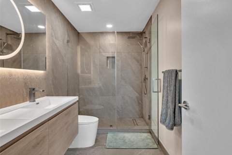 Condo in Aventura, Florida, 1 bedroom  № 2010328 - photo 16