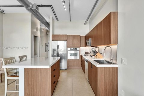 Condo in Aventura, Florida, 1 bedroom  № 2010328 - photo 9