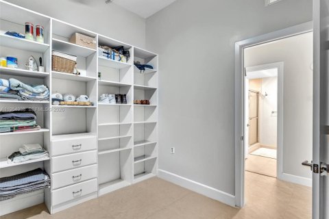 Condo in Aventura, Florida, 1 bedroom  № 2010328 - photo 20