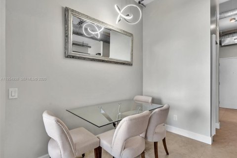 Condo in Aventura, Florida, 1 bedroom  № 2010328 - photo 10