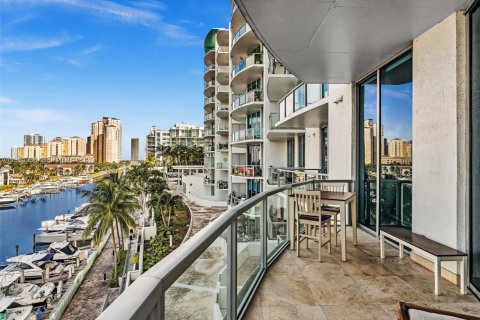 Condo in Aventura, Florida, 1 bedroom  № 2010328 - photo 12