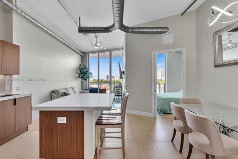Condo in Aventura, Florida, 1 bedroom  № 2010328 - photo 5