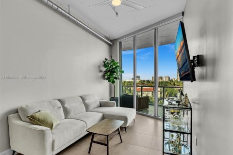 Condo in Aventura, Florida, 1 bedroom  № 2010328 - photo 2