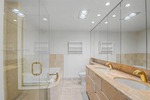 Condo in Miami, Florida, 2 bedrooms № 2081097 - photo 12