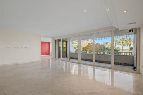 Condo in Miami, Florida, 2 bedrooms № 2081097 - photo 7
