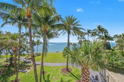 Condo in Miami, Florida, 2 bedrooms № 2081097 - photo 21